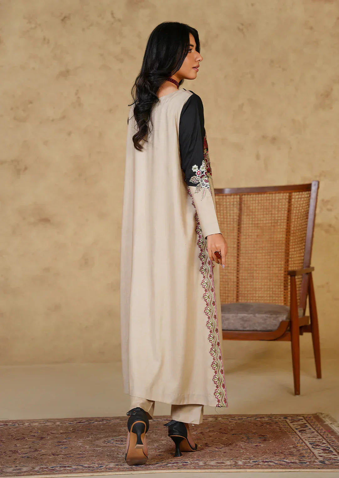 ZEENAT EMB SET - Desi Rang