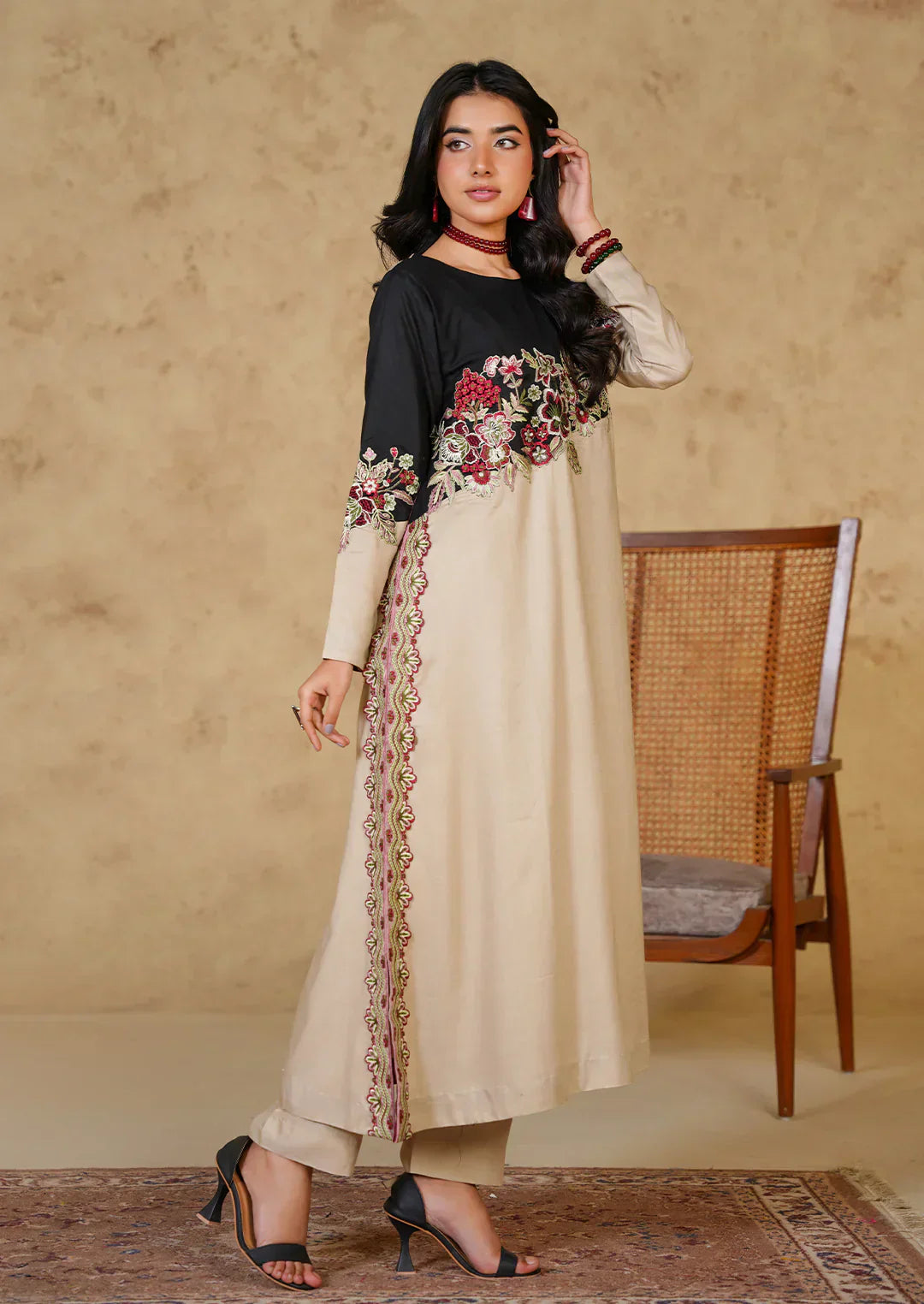 ZEENAT EMB SET - Desi Rang