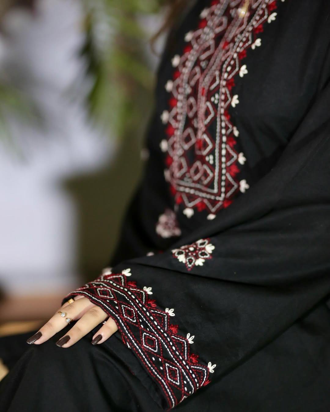 BLACK LUXE  EMB 2Pc - Desi Rang