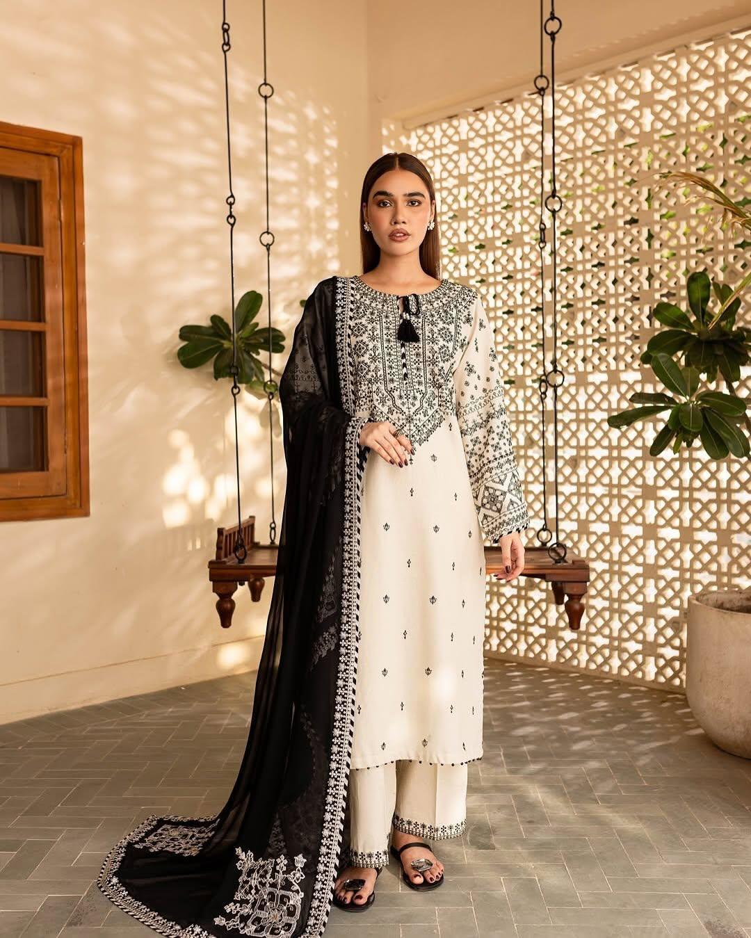 WHITELIME EMB 3PC - Desi Rang